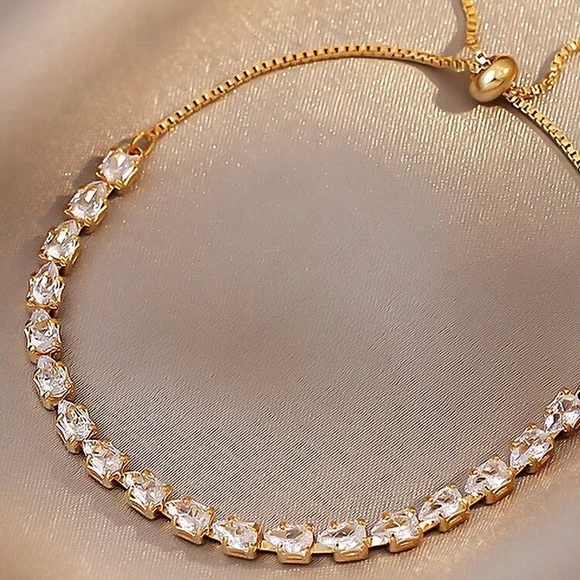 NEW Zircon Gold toned Diamond like Bracelet - Picture 2 of 2